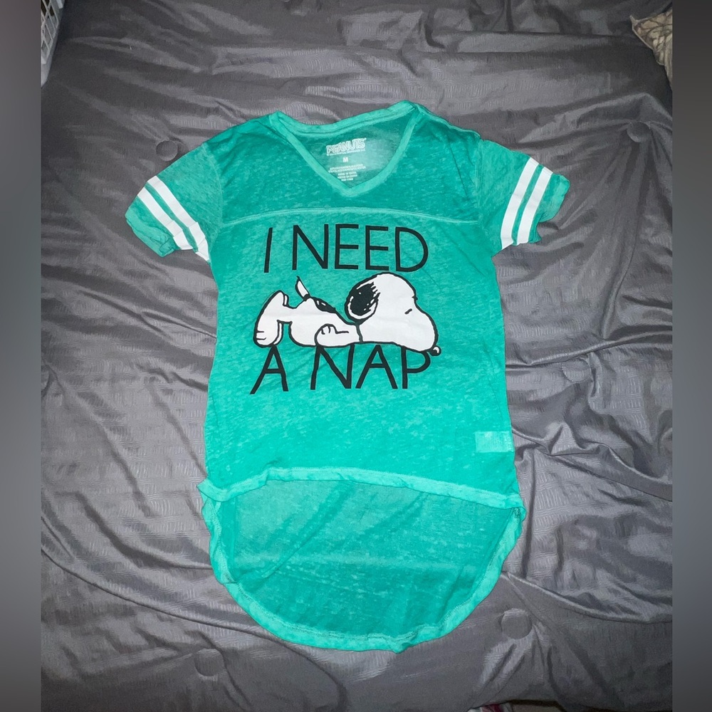PEANUTS Snoopy “I Need a Nap” High-Low Shirt